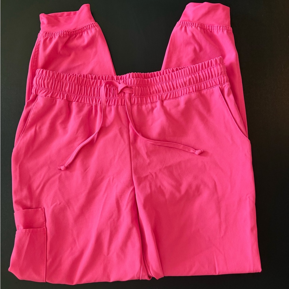 Women’s Sketchers scrub joggers